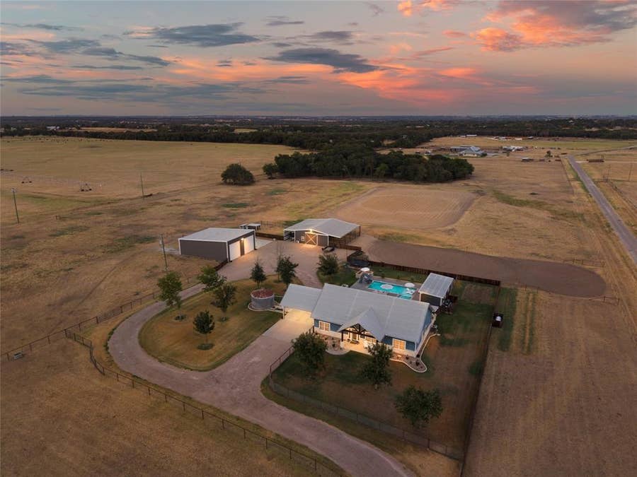 Property photo for 2910 County Road 386, Stephenville, TX