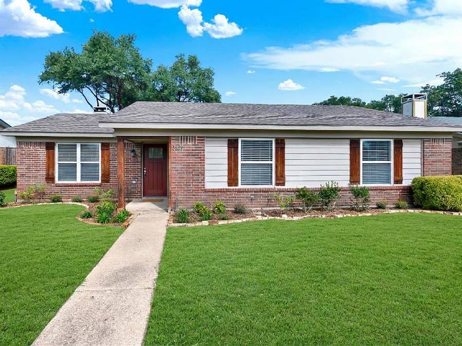Property photo for 2621 Ivanridge Lane, Garland, TX