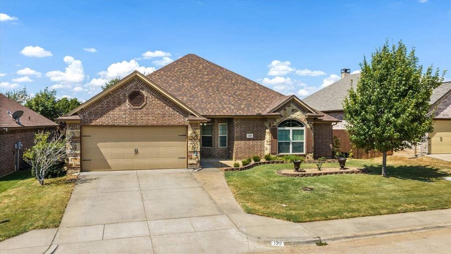 Property photo for 122 Donna Circle, Granbury, TX