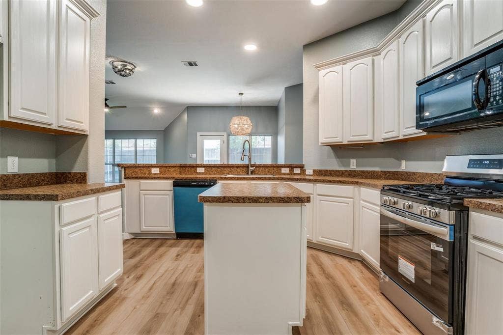 3925 La Tierra Linda Trail, McKinney, TX 75070 3925 La Tierra Linda Trail, McKinney, TX 75070