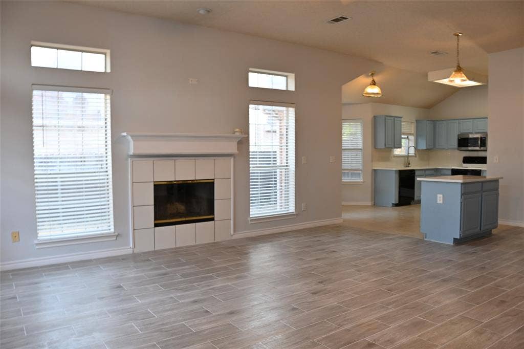 8104 Bells Street, Frisco, TX 75035 8104 Bells Street, Frisco, TX 75035