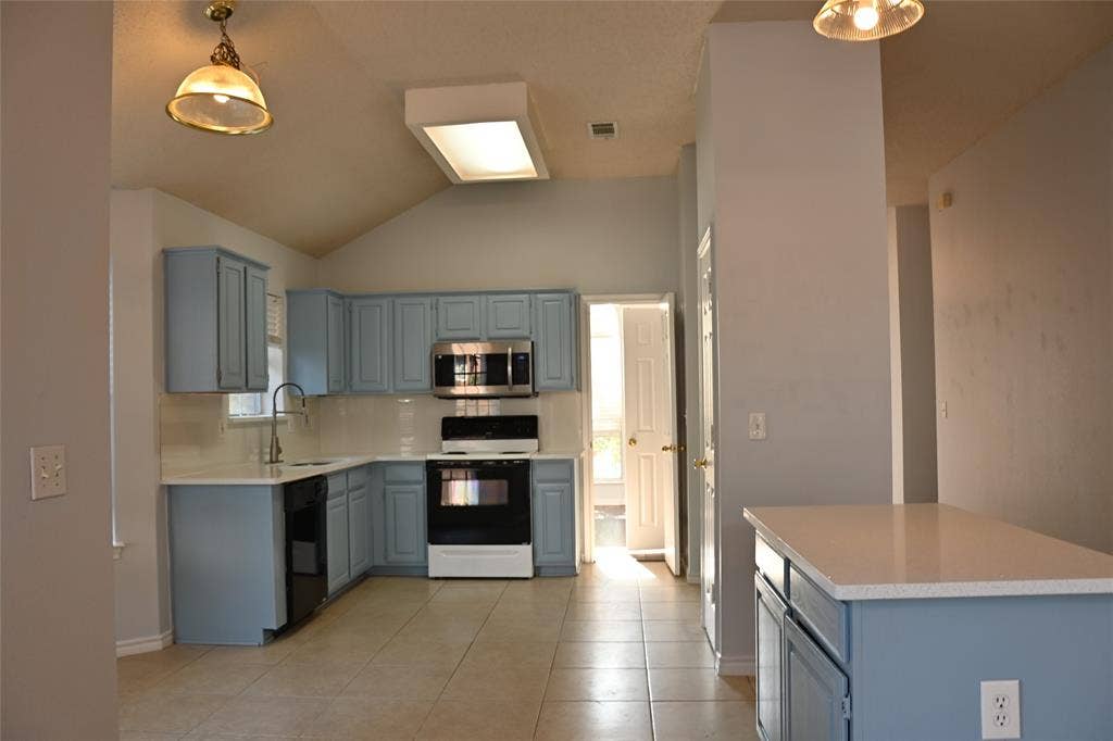 8104 Bells Street, Frisco, TX 75035 8104 Bells Street, Frisco, TX 75035