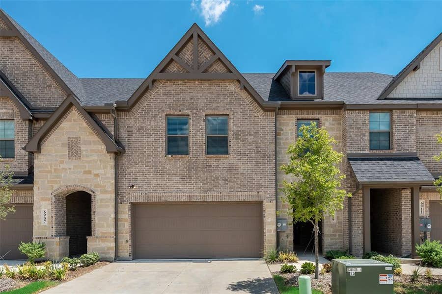 Property photo for 6909 Yellow Hammer Way, Arlington, TX