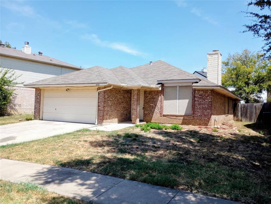Property photo for 8140 Heritage Place Drive, Fort Worth, TX