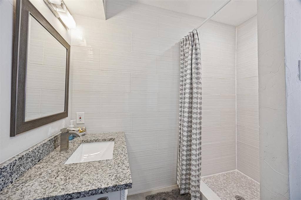6834 Quarterway Drive, Dallas, TX 75248 6834 Quarterway Drive, Dallas, TX 75248