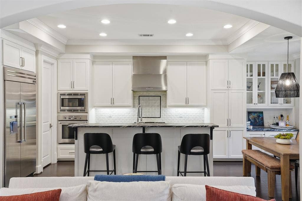 2712 Miro Court, Fort Worth, TX 76107 2712 Miro Court, Fort Worth, TX 76107