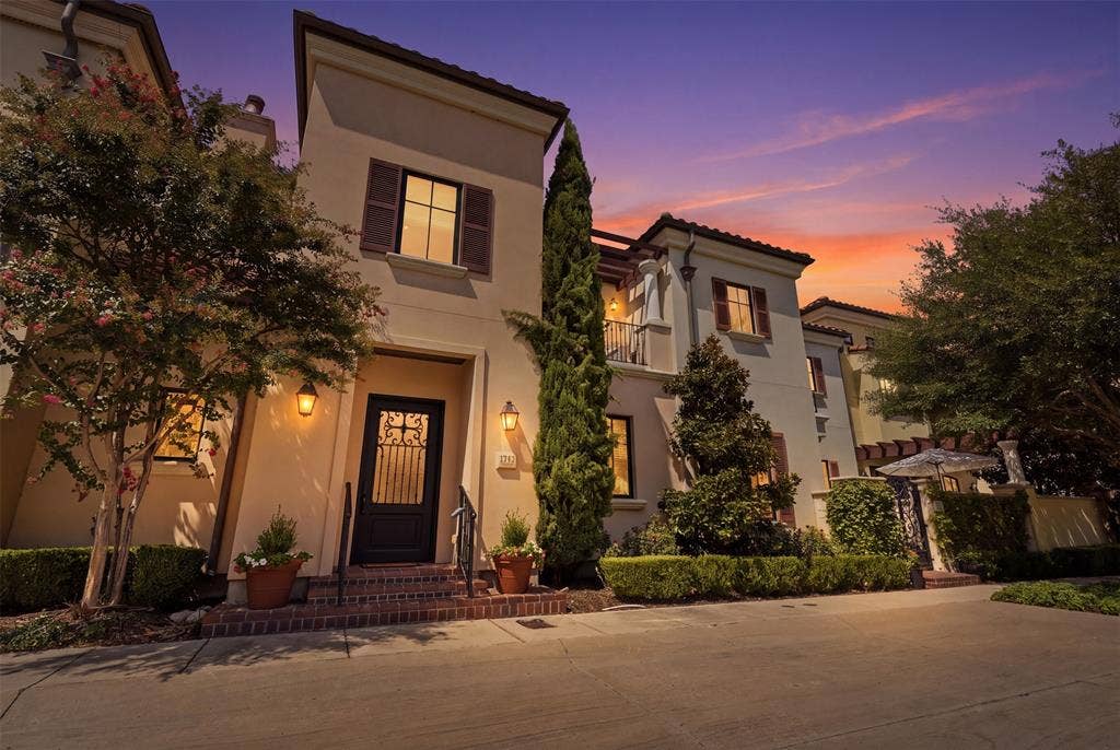 2712 Miro Court, Fort Worth, TX 76107 2712 Miro Court, Fort Worth, TX 76107