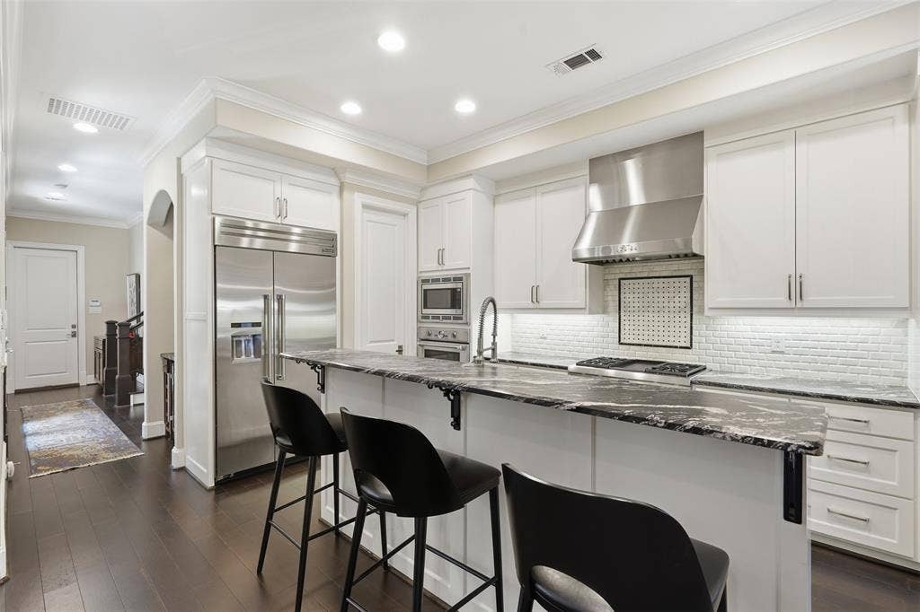2712 Miro Court, Fort Worth, TX 76107 2712 Miro Court, Fort Worth, TX 76107