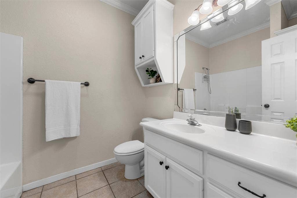 217 Keswick Drive, Hewitt, TX 76643 217 Keswick Drive, Hewitt, TX 76643