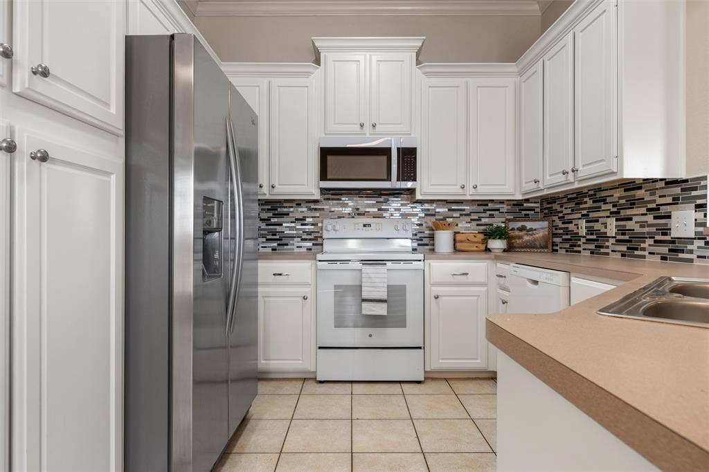 217 Keswick Drive, Hewitt, TX 76643 217 Keswick Drive, Hewitt, TX 76643