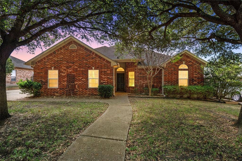 217 Keswick Drive, Hewitt, TX 76643 217 Keswick Drive, Hewitt, TX 76643