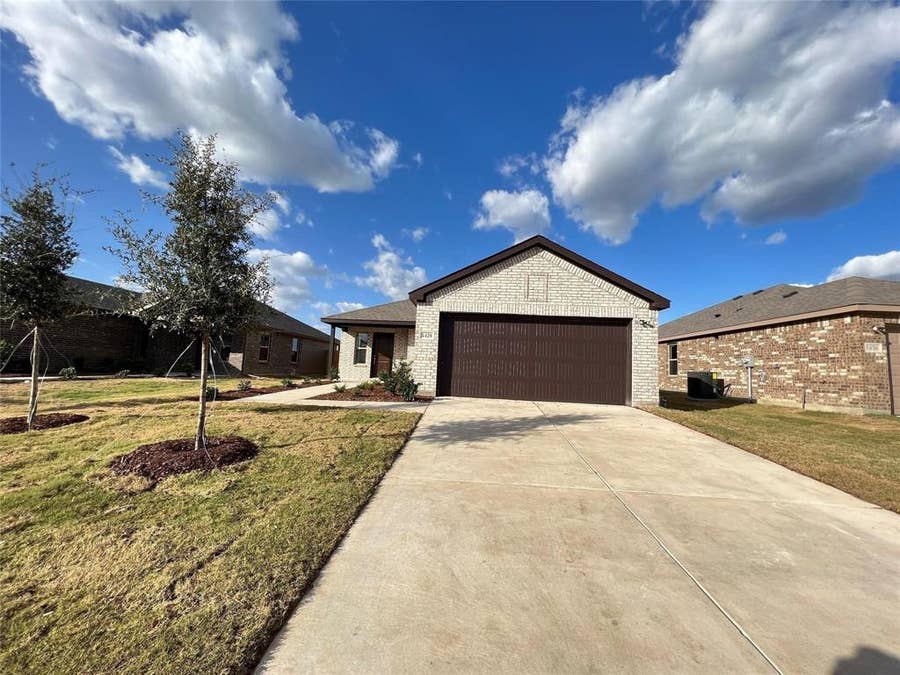 Property photo for 1428 Warringwood Drive, Greenville, TX