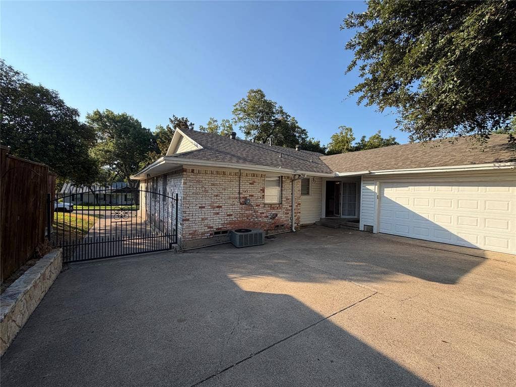 2323 Springhill Drive, Dallas, TX 75228 2323 Springhill Drive, Dallas, TX 75228