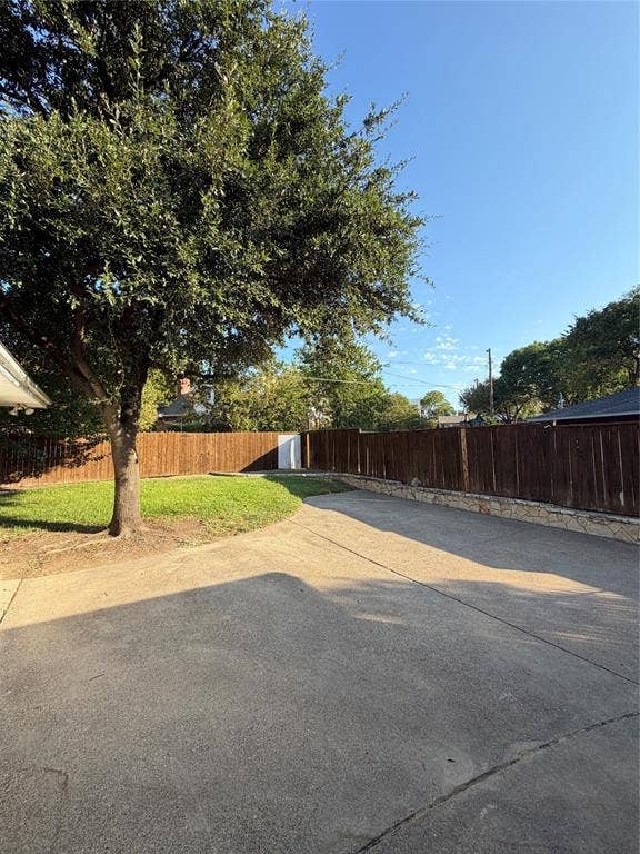 2323 Springhill Drive, Dallas, TX 75228 2323 Springhill Drive, Dallas, TX 75228