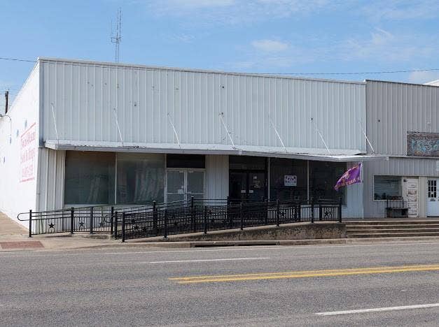 Property photo for 401 E Texas Avenue, Mart, TX