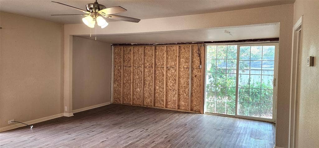 2016 Gavin Road, Tool, TX 75143 The living area has alot of potential, just needs some finish out.