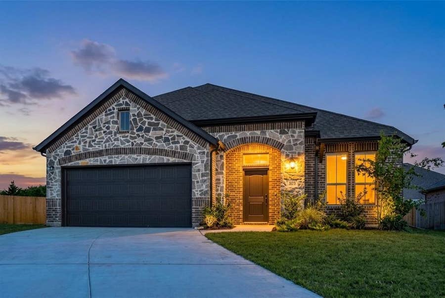 Property photo for 303 Maltese Drive, Red Oak, TX