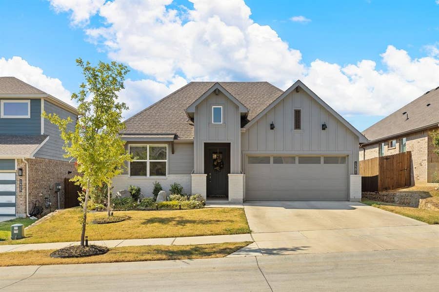 Property photo for 1501 Razorbill Road, Denton, TX