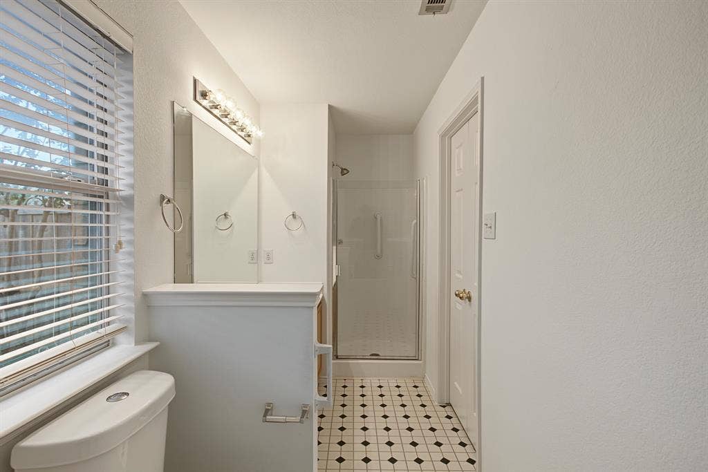 2712 Douglas Drive, McKinney, TX 75071 2712 Douglas Drive, McKinney, TX 75071