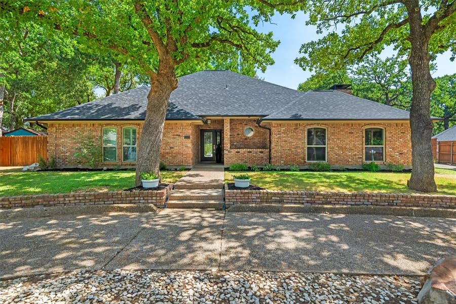 Property photo for 1022 Chasemore Drive, Mansfield, TX