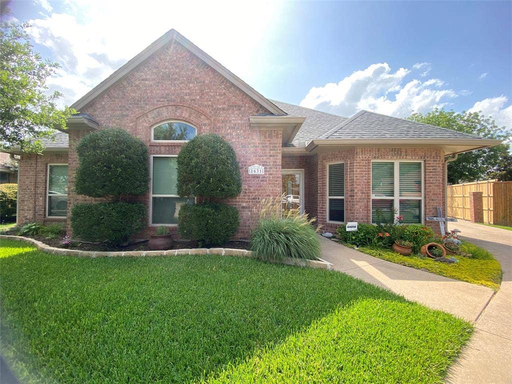1631 Greenway Court, Midlothian, TX 76065 Beautiful home in the culdesac on Greenway Ct