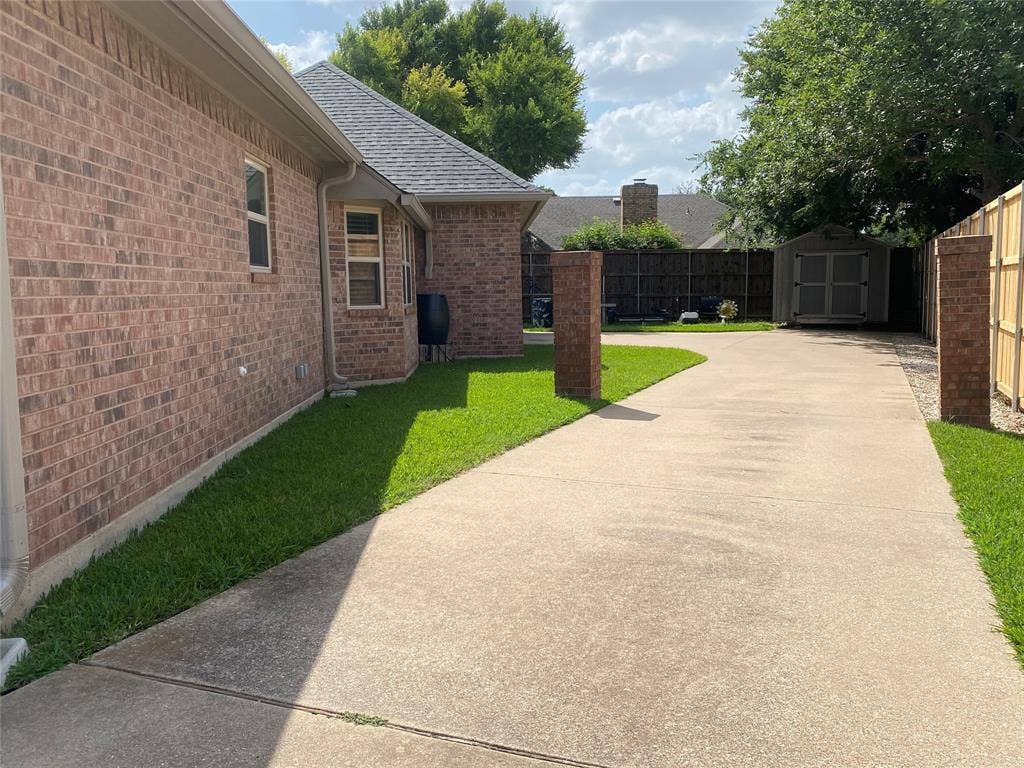 1631 Greenway Court, Midlothian, TX 76065 Extra long drive