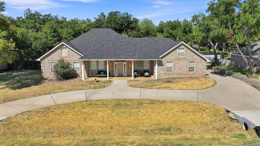 Property photo for 9014 Woodlawn Drive, Granbury, TX