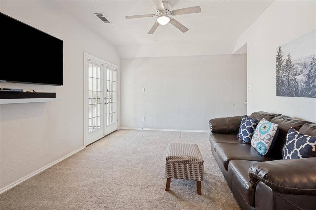 3039 Stallion Crossing, Irving, TX 75060 3039 Stallion Crossing, Irving, TX 75060