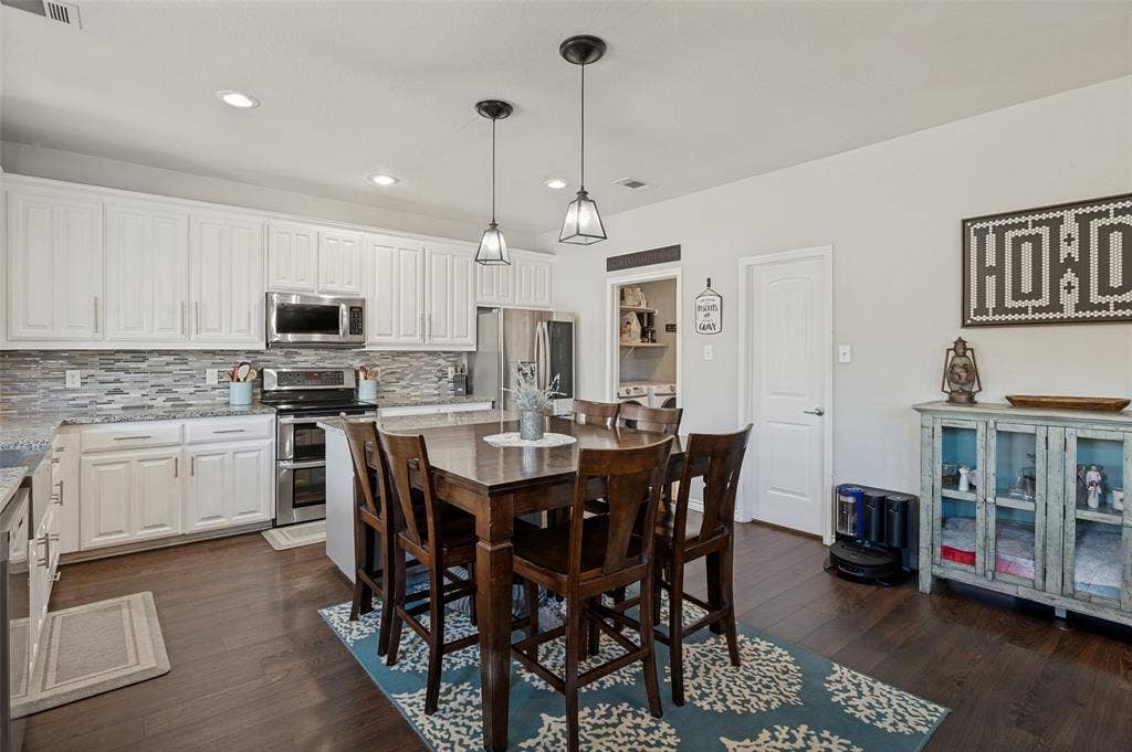 3039 Stallion Crossing, Irving, TX 75060 3039 Stallion Crossing, Irving, TX 75060