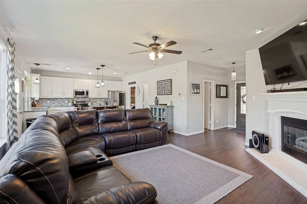 3039 Stallion Crossing, Irving, TX 75060 3039 Stallion Crossing, Irving, TX 75060