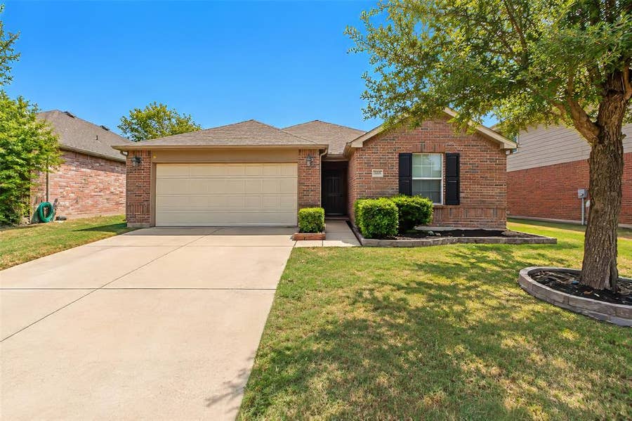 Property photo for 3208 Brixton Drive, Fort Worth, TX