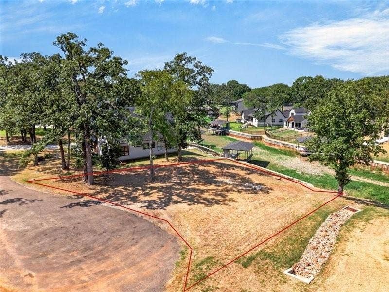 106 Deerhurst Lane, Mabank, TX 75156