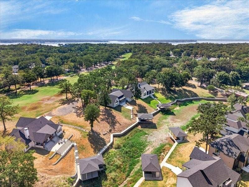106 Deerhurst Lane, Mabank, TX 75156