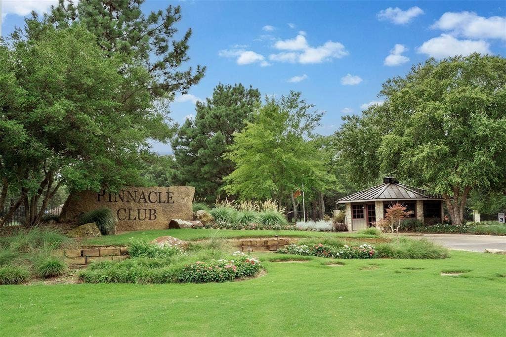 106 Deerhurst Lane, Mabank, TX 75156