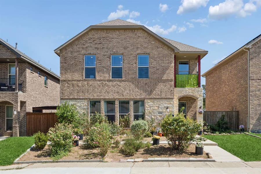 Property photo for 431 W Pioneer Drive, Irving, TX