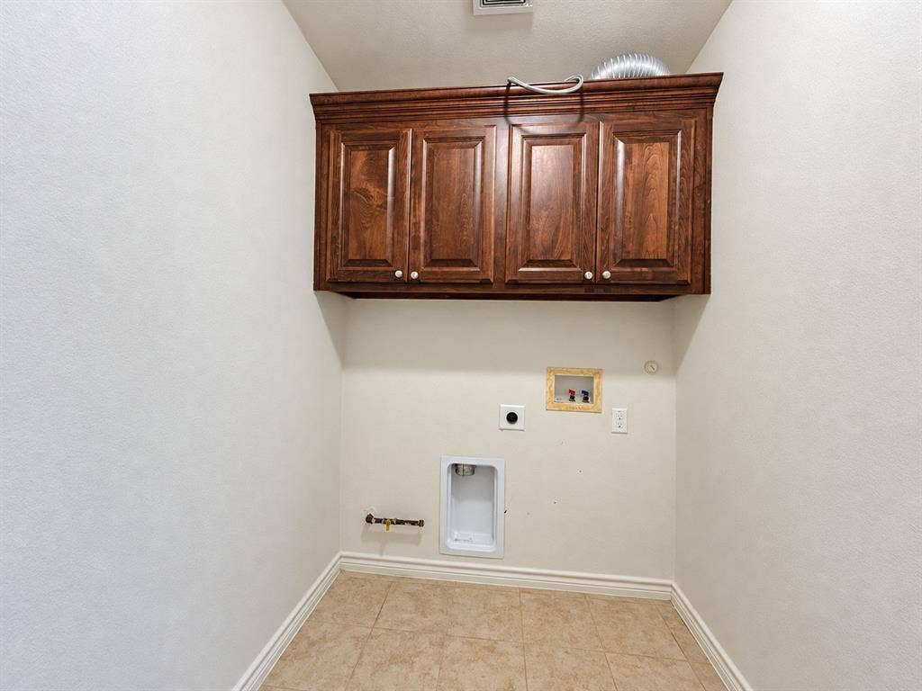 2361 Novin Drive, Irving, TX 75062 2361 Novin Drive, Irving, TX 75062