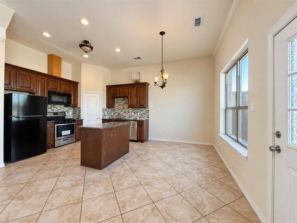 2361 Novin Drive, Irving, TX 75062 2361 Novin Drive, Irving, TX 75062