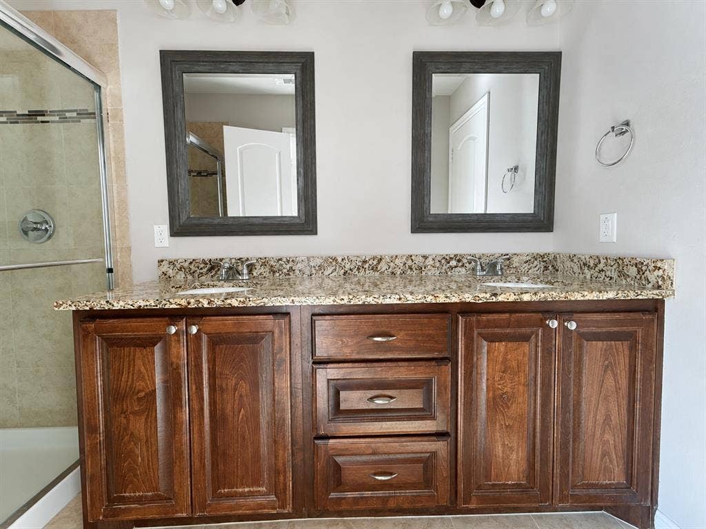 2361 Novin Drive, Irving, TX 75062 2361 Novin Drive, Irving, TX 75062
