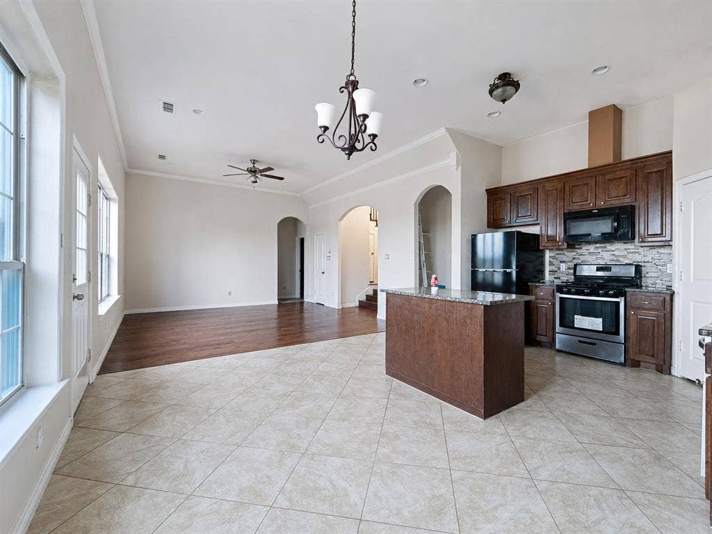 2361 Novin Drive, Irving, TX 75062 2361 Novin Drive, Irving, TX 75062