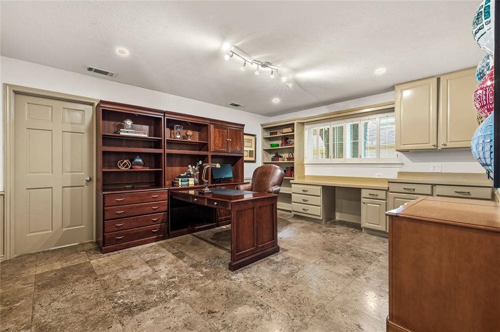 10626 Cox Lane, Dallas, TX 75229