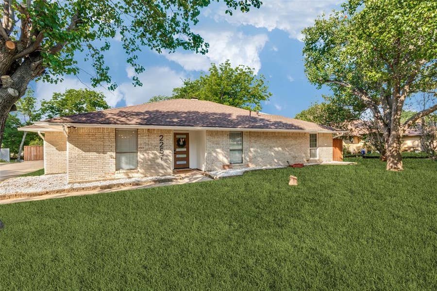 Property photo for 2257 Bolden Road, Irving, TX
