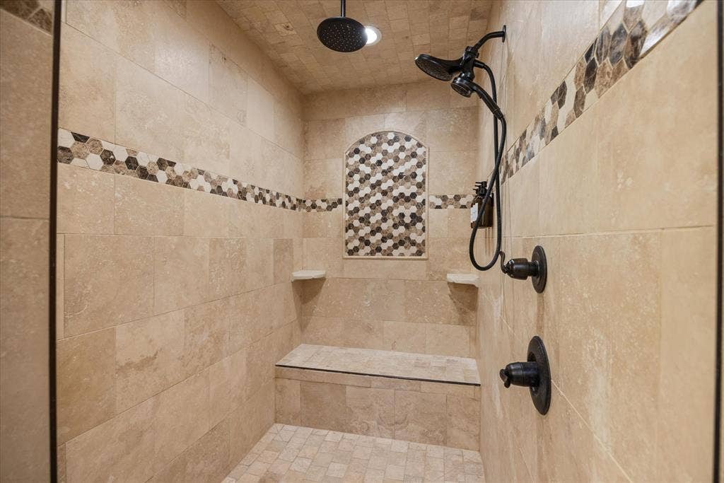 4100 Apache Trail Court, Granbury, TX 76048
