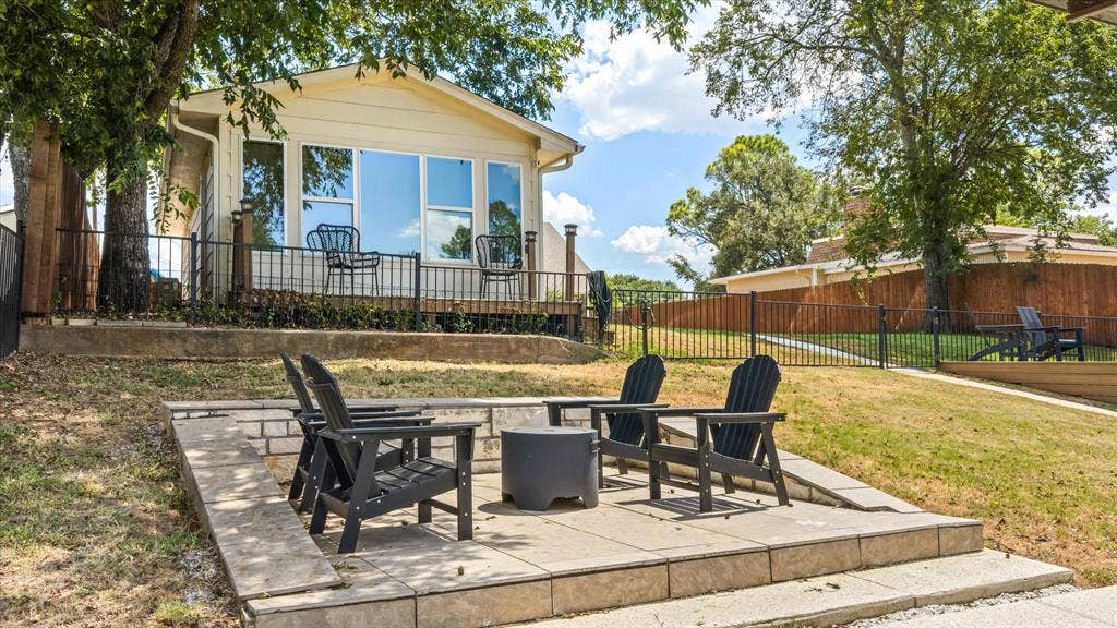4100 Apache Trail Court, Granbury, TX 76048