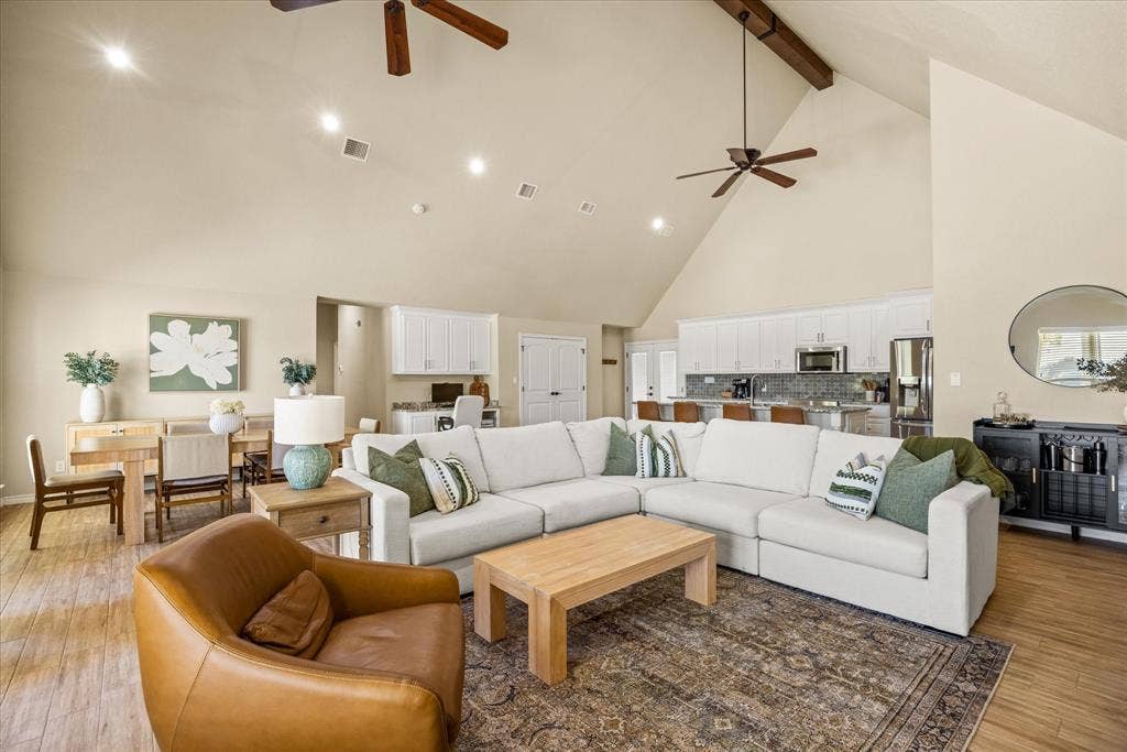 4100 Apache Trail Court, Granbury, TX 76048