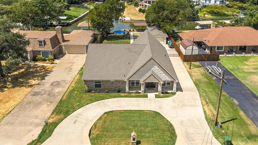 4100 Apache Trail Court, Granbury, TX 76048
