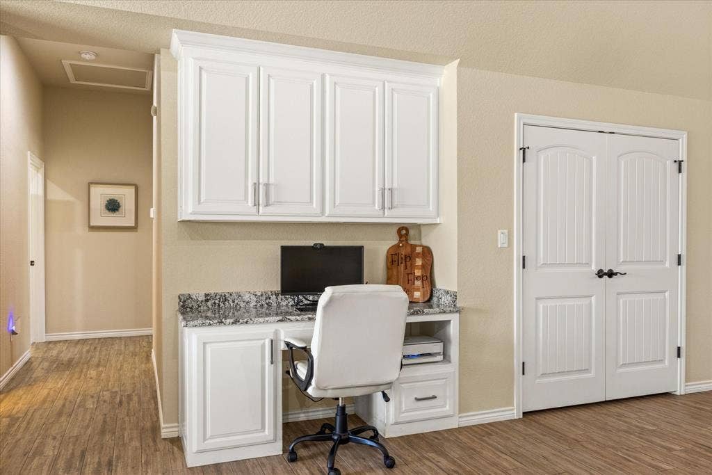 4100 Apache Trail Court, Granbury, TX 76048