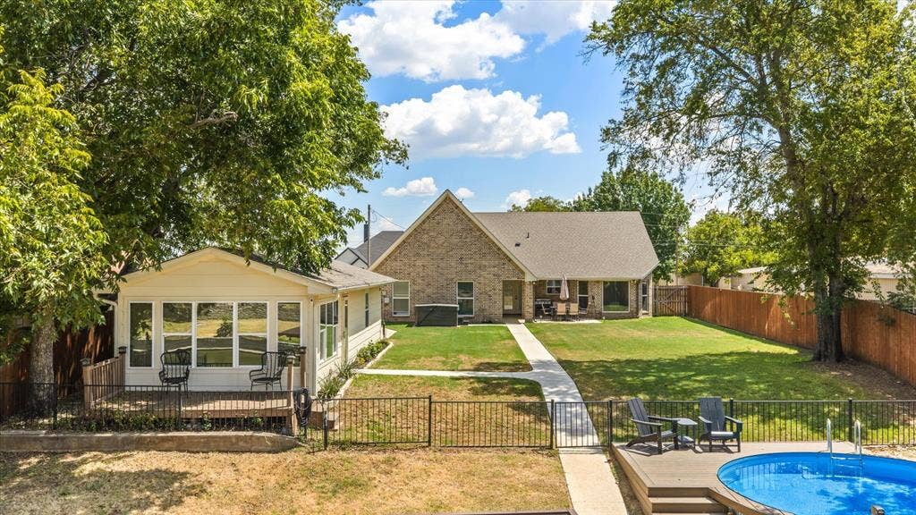 4100 Apache Trail Court, Granbury, TX 76048