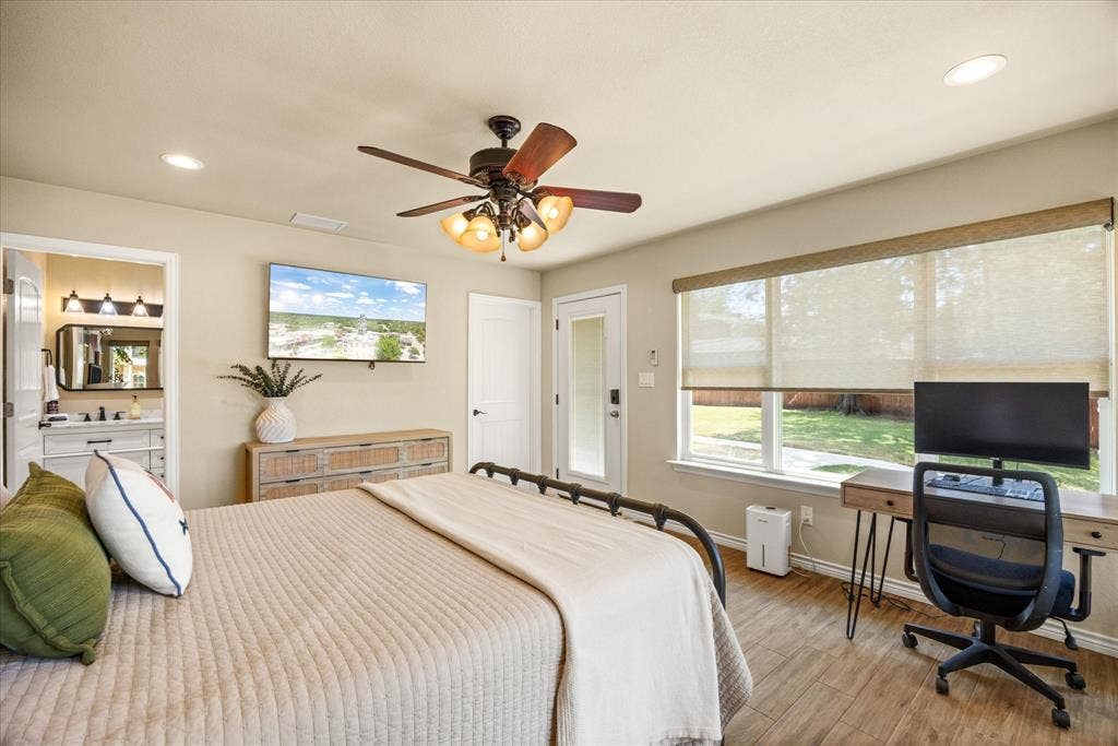 4100 Apache Trail Court, Granbury, TX 76048