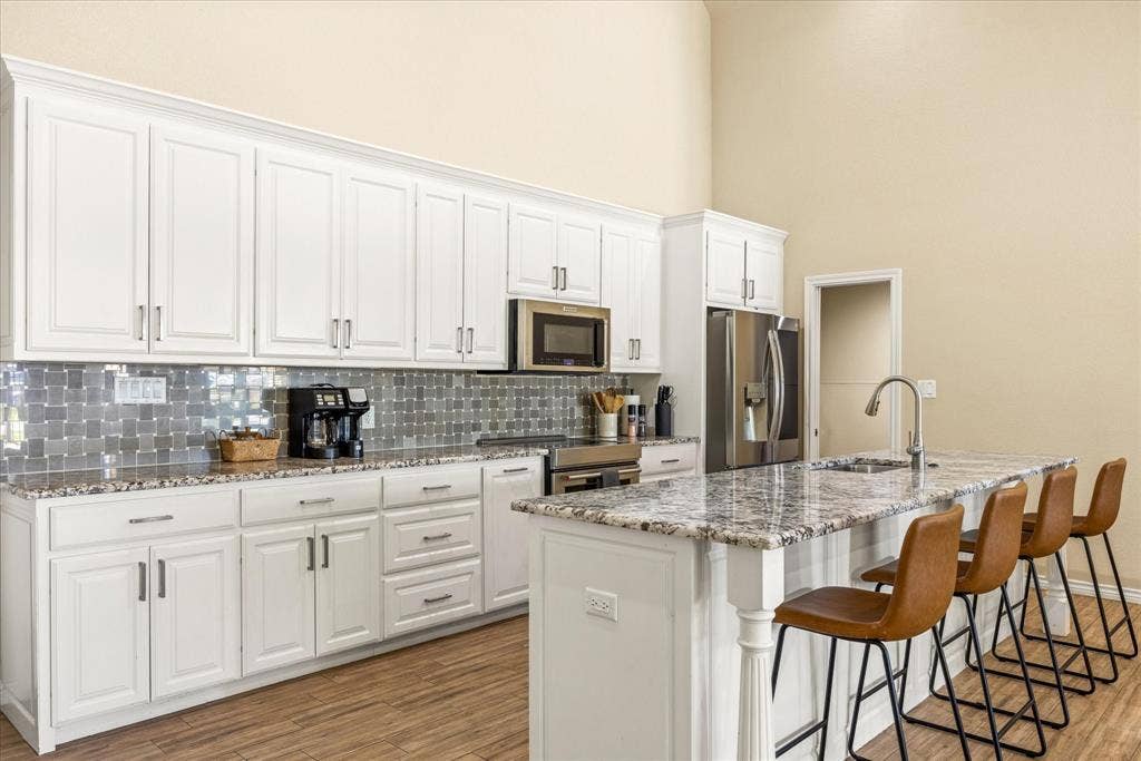 4100 Apache Trail Court, Granbury, TX 76048