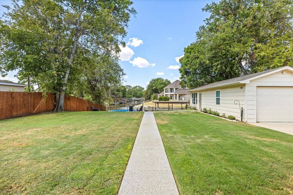 4100 Apache Trail Court, Granbury, TX 76048